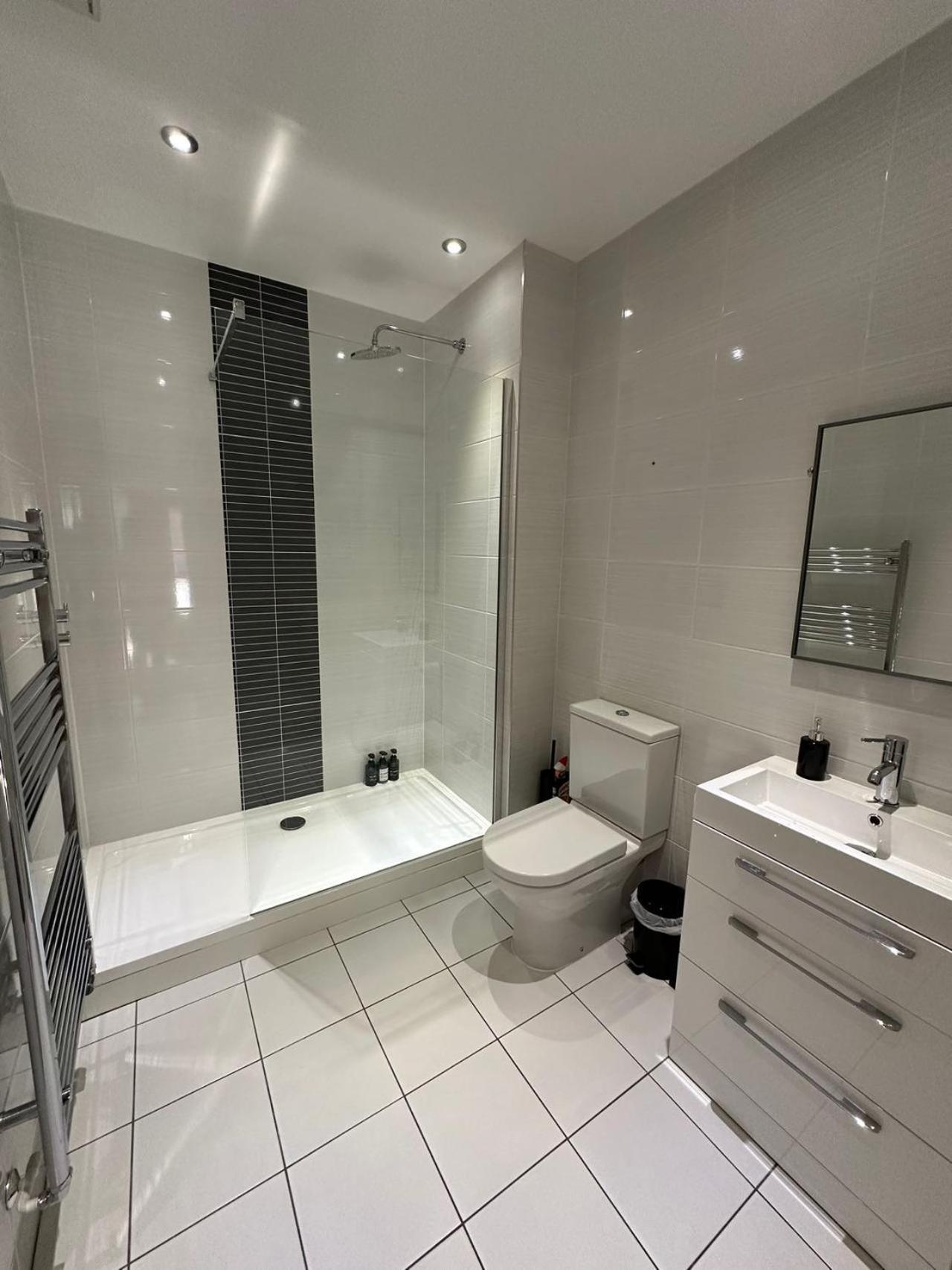 Spacious 4Br 4Ba Gated Townhouse With Balconies, Central Jq Birmingham Ngoại thất bức ảnh